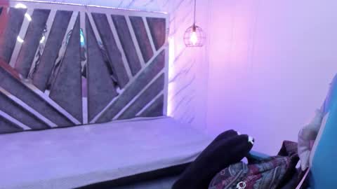Snapshot of queen_perla_ chatting on 09/10/25, 11:21 online show from 09/10/25, 11:21