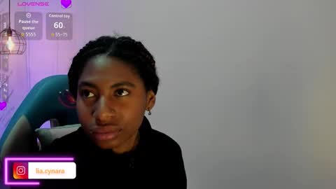 Snapshot of queen_perla_ chatting on 09/11/25, 11:10 online show from 09/11/25, 11:10