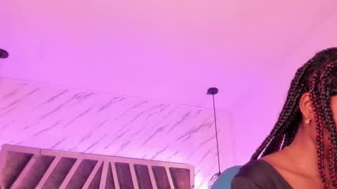 Snapshot of queen_perla_ chatting on 09/12/25, 07:36 online show from 09/12/25, 07:36