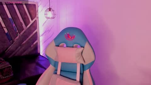 Snapshot of queen_perla_ chatting on 09/13/25, 11:21 online show from 09/13/25, 11:21