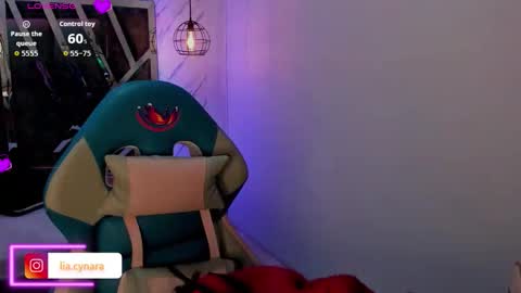 Snapshot of queen_perla_ chatting on 09/21/25, 12:07 online show from 09/21/25, 12:07