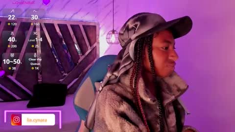 Snapshot of queen_perla_ chatting on 09/22/25, 11:23 online show from 09/22/25, 11:23