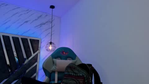 Snapshot of queen_perla_ chatting on 09/24/25, 11:24 online show from 09/24/25, 11:24