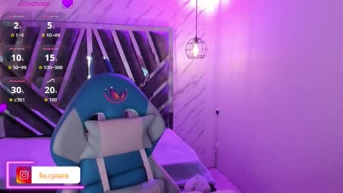 Snapshot of queen_perla_ chatting on 09/27/25, 12:10 online show from 09/27/25, 12:10