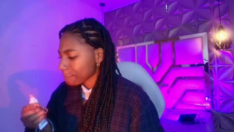 Snapshot of queen_perla_ chatting on 04/28/26, 12:32 online show from 04/28/26, 12:32