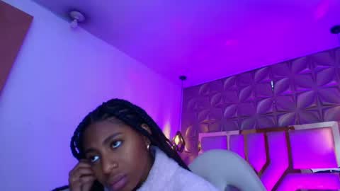 Snapshot of queen_perla_ chatting on 05/01/26, 11:59 online show from 05/01/26, 11:59