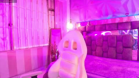 Snapshot of queen_perla_ chatting on 05/08/26, 12:21 online show from 05/08/26, 12:21