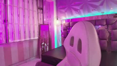 Snapshot of queen_perla_ chatting on 05/09/26, 12:10 online show from 05/09/26, 12:10