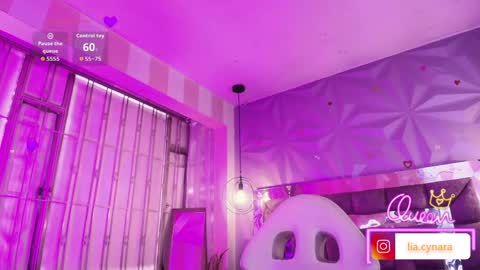 Snapshot of queen_perla_ chatting on 05/15/26, 12:01 online show from 05/15/26, 12:01