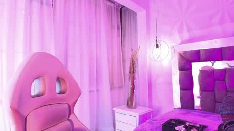 Snapshot of queen_perla_ chatting on 05/27/26, 12:13 online show from 05/27/26, 12:13