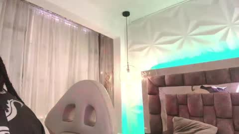 Snapshot of queen_perla_ chatting on 05/31/26, 12:12 online show from 05/31/26, 12:12
