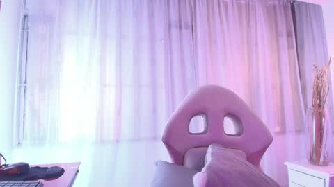 Snapshot of queen_perla_ chatting on 06/01/26, 12:07 online show from 06/01/26, 12:07