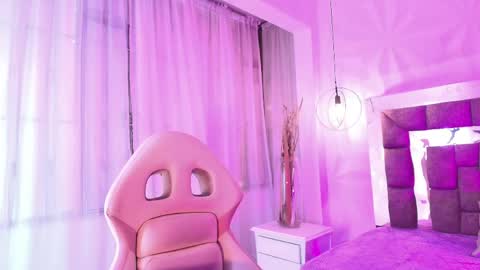 Snapshot of queen_perla_ chatting on 06/02/26, 12:07 online show from 06/02/26, 12:07