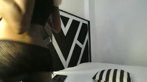 Snapshot of queen_sashavixen chatting on 04/27/26, 04:54 queen_sashavixen online show from 04/27/26, 04:54