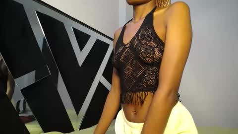 Snapshot of queen_sashavixen chatting on 05/12/26, 06:10 queen_sashavixen online show from 05/12/26, 06:10