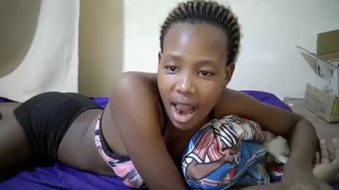 Snapshot of queen_slender chatting on 05/11/26, 02:45 queen_slender online show from 05/11/26, 02:45