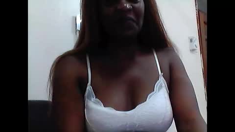 queen_tess1 online show from 02/13/25, 06:27