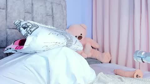 queen_yully online show from 07/15/26, 06:24