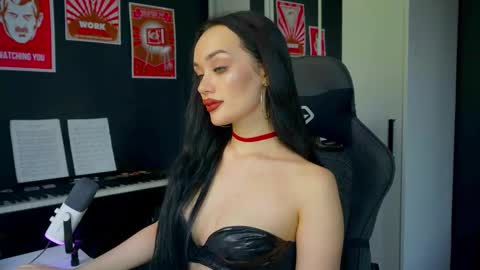 Snapshot of queenaliss chatting on 09/20/25, 04:35 Your world and the universe Aliss online show from 09/20/25, 04:35
