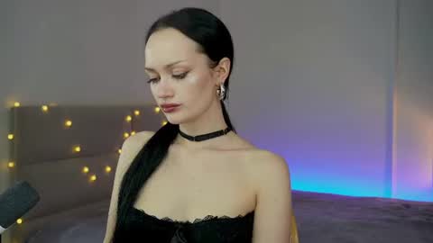 Snapshot of queenaliss chatting on 06/24/26, 07:51 Your world and the universe Aliss online show from 06/24/26, 07:51