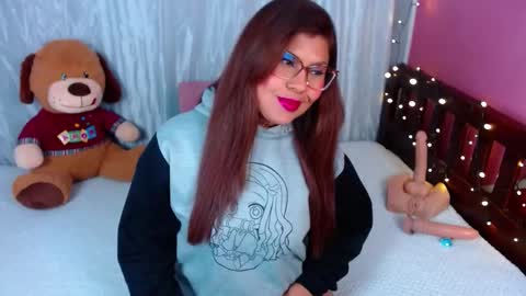 Queenamazon  online show from 09/15/25, 05:29