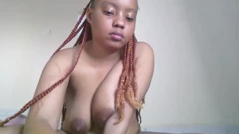 Snapshot of queenbeiby05 chatting on 03/15/26, 06:30 queen online show from 03/15/26, 06:30