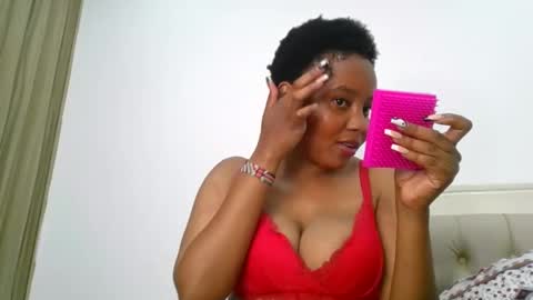 Snapshot of queenbeiby05 chatting on 05/10/26, 08:36 queen online show from 05/10/26, 08:36
