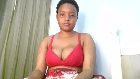 Snapshot of queenbeiby05 chatting on 05/17/26, 08:49 queen online show from 05/17/26, 08:49