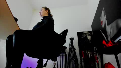 Misscatsnow online show from 01/17/26, 02:38