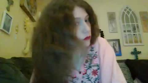 Snapshot of queencrimsonlvx chatting on 04/20/26, 01:19 queencrimsonlvx online show from 04/20/26, 01:19