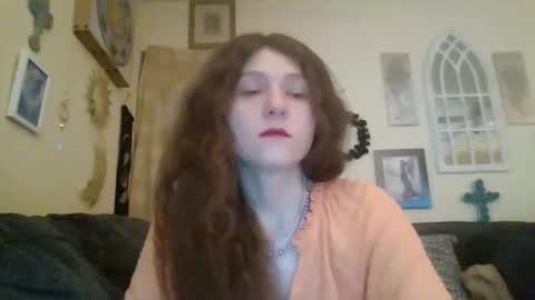 Snapshot of queencrimsonlvx chatting on 04/24/26, 01:19 queencrimsonlvx online show from 04/24/26, 01:19