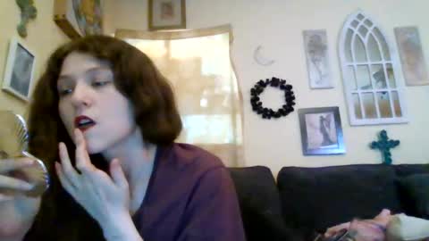 queencrimsonlvx online show from 06/12/26, 09:41