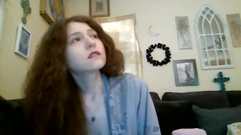 queencrimsonlvx online show from 06/21/26, 10:45