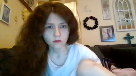 queencrimsonlvx online show from 07/20/26, 08:17