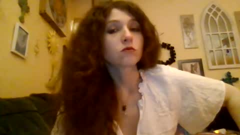 queencrimsonlvx online show from 07/22/26, 06:05