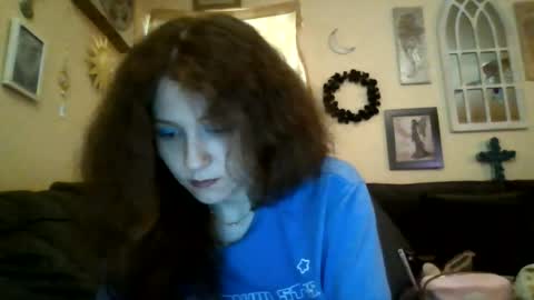 queencrimsonlvx online show from 07/25/26, 09:51