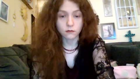 queencrimsonlvx online show from 07/30/26, 12:42