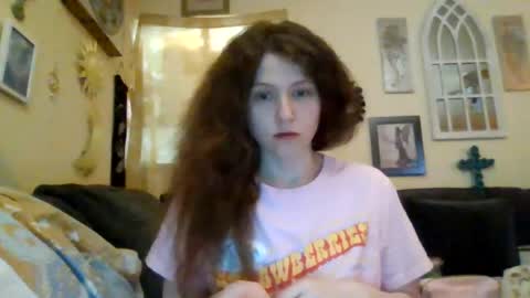 queencrimsonlvx online show from 08/02/26, 11:30