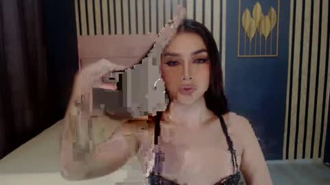 Snapshot of queenemeraldts chatting on 01/13/25, 01:23 queenemeraldts online show from 01/13/25, 01:23