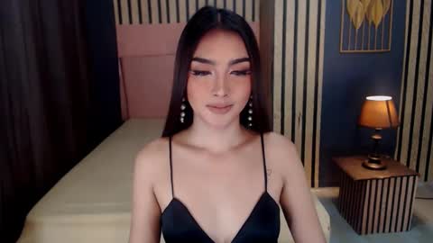 Snapshot of queenemeraldts chatting on 02/18/25, 01:54 queenemeraldts online show from 02/18/25, 01:54