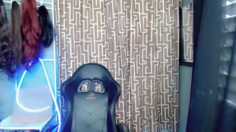 just call me QUEEN and ill be there online show from 11/06/25, 08:04