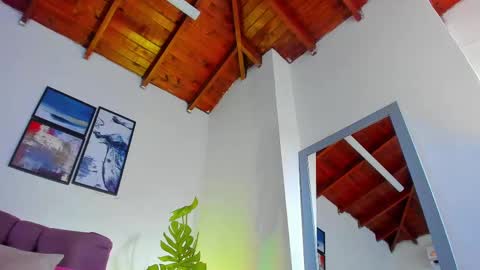 Queen online show from 03/02/25, 07:12