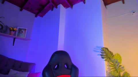 Queen online show from 04/22/26, 06:53