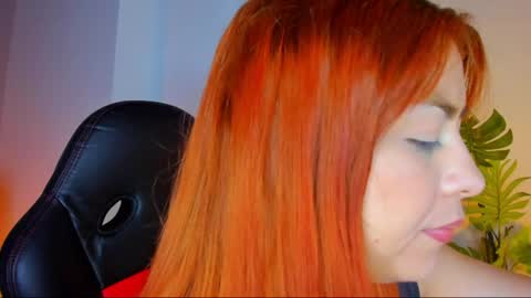 Snapshot of queengrett chatting on 05/08/26, 06:57 Queen online show from 05/08/26, 06:57