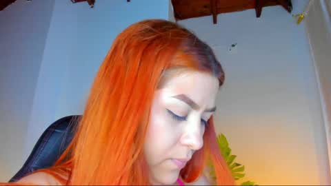 Snapshot of queengrett chatting on 05/19/26, 06:36 Queen online show from 05/19/26, 06:36