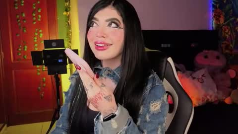 Snapshot of queenlamia chatting on 02/12/26, 03:45 Taurus online show from 02/12/26, 03:45