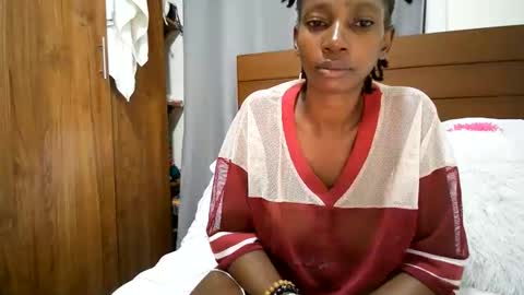 Snapshot of queenmom chatting on 06/05/26, 08:14 queenmom online show from 06/05/26, 08:14