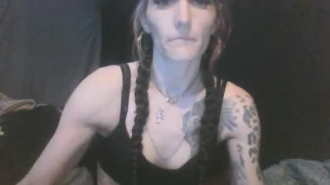 Snapshot of queennjuuicy chatting on 05/15/26, 02:18 IG Juuicy IGGE Gezzzy online show from 05/15/26, 02:18
