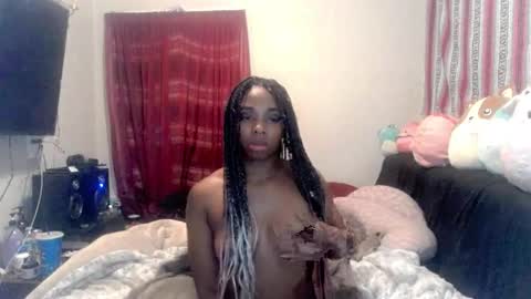 QueenOfHearts online show from 02/09/25, 07:27