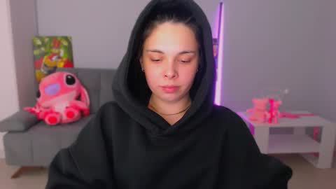 Snapshot of queenofthesense chatting on 10/13/25, 03:23 Patricia online show from 10/13/25, 03:23